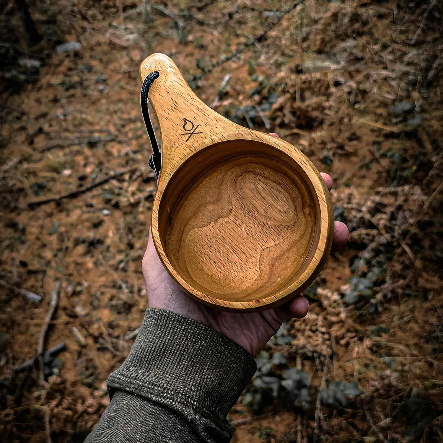 überleben Dursten Lore Kuksa Wooden Mug – Handcarved 12oz Wooden Cup, Lightweight Camping Bowl and Hiking Coffee Mug, Traditional Nordic Bushcraft Gear with Lanyard and Carabiner