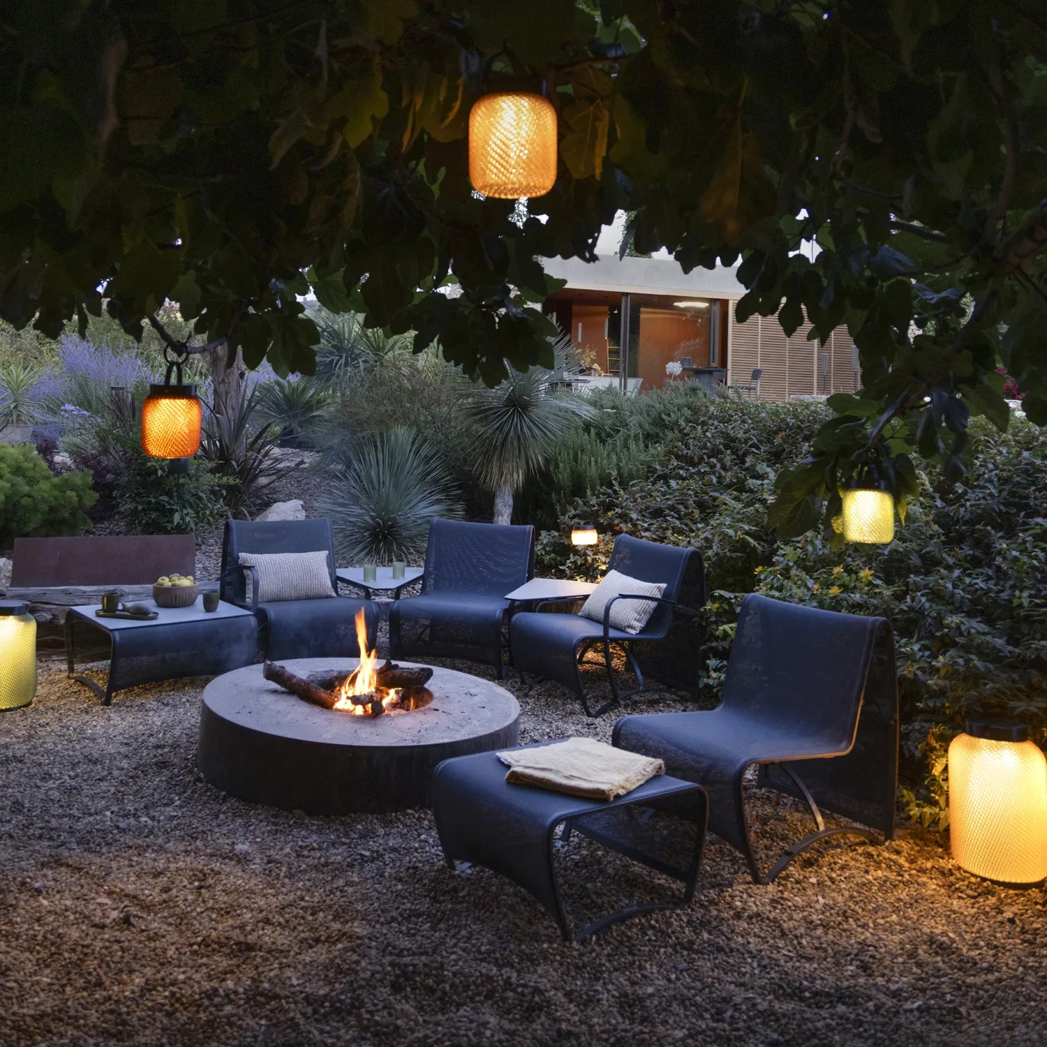 Les Jardins Lolie Solar Lantern