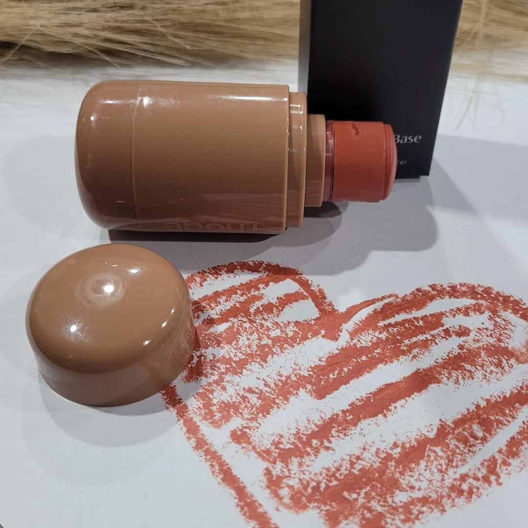 Limited Edition Luxury Travel Beauty Kit – Viral Compact Blush, Radiant Highlighter, Setting Powder, Volumizing Mascara & Pro Blending Sponge – Portable, Trendy & TikTok-Approved