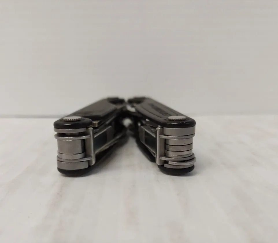 (N88532-1) Leatherman charger   Multi Tool