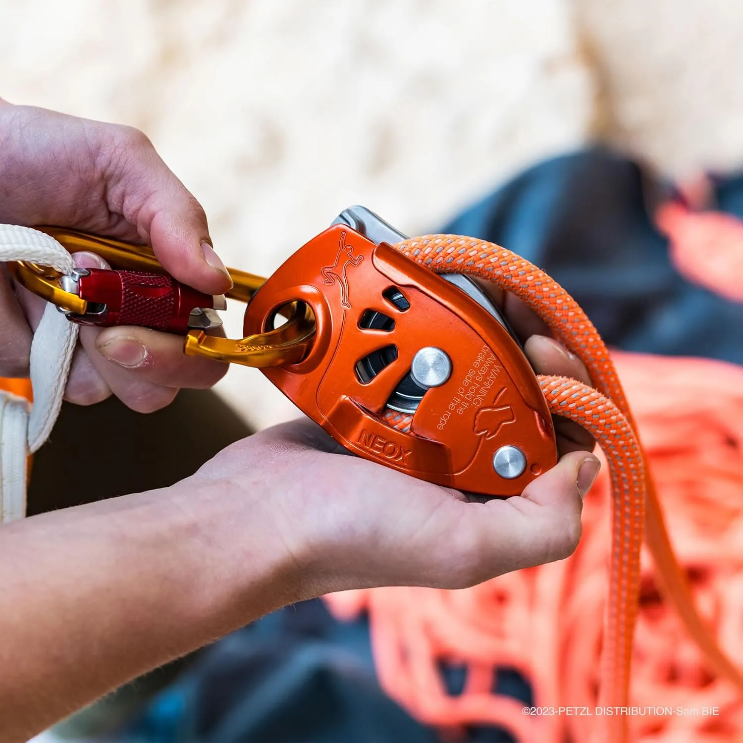 Petzl Sm'D Carabiner - Versatile, Lightweight, Compact, D-Shaped Locking Carabiner for Rock and Ice Climbing