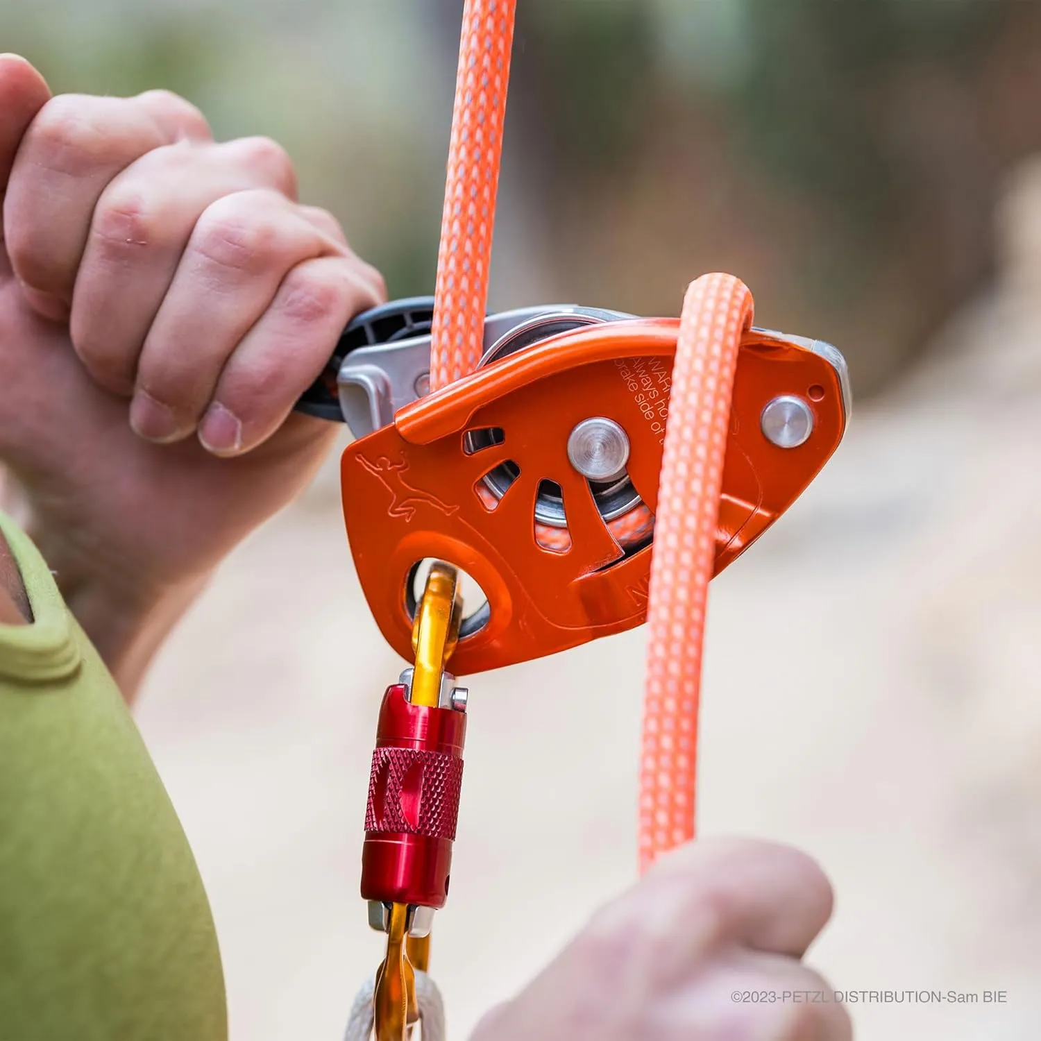 Petzl Sm'D Carabiner - Versatile, Lightweight, Compact, D-Shaped Locking Carabiner for Rock and Ice Climbing