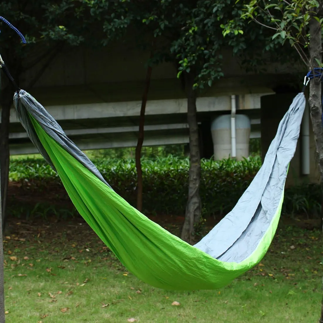 Qtqgoitem Backpacking Travel, Summer Nylon Nest Hanging, Sleeping Bed, Lightweight, Parachute, Portable Swing, Double Hammock Carabiners, Fluorescent Green (Model: 8ea 2de ee7 479 467)