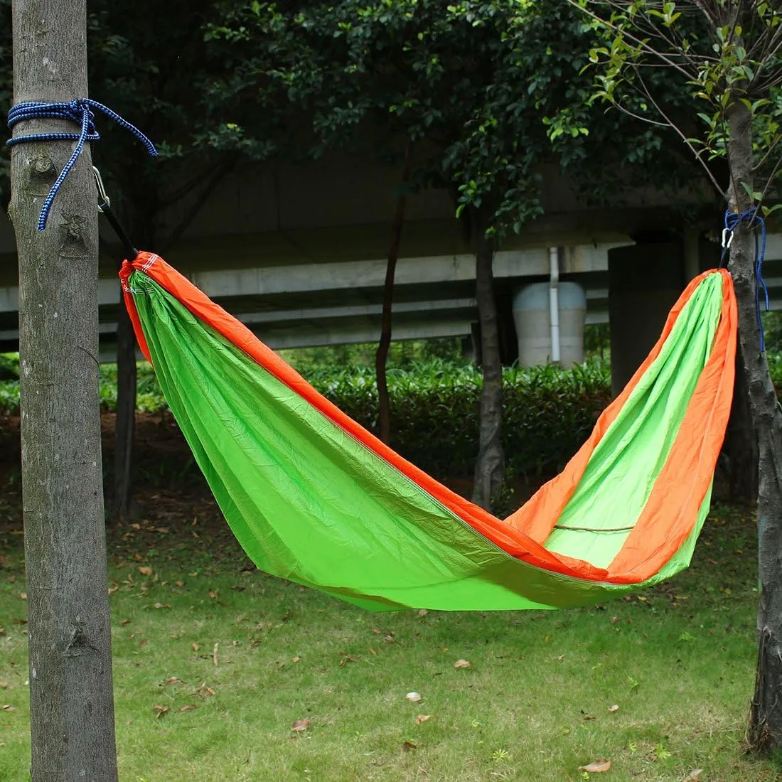 Qtqgoitem Outdoors Travel, Beach, Yard Backpacking, Lightweight Nylon, Swing Lightweight, Parachute, Sleeping Bed Portable Hanging, Double, Hammock with, Carabiners, Fluorescent Green (Model: 220 39a