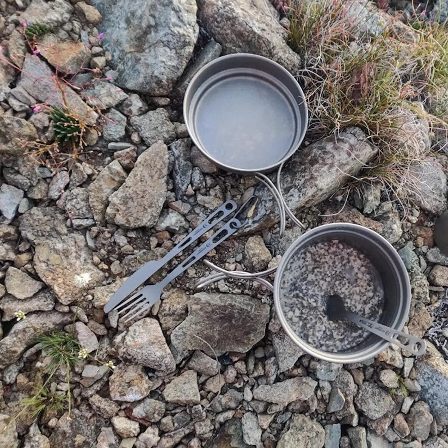 Titanium 3 Piece Cutlery Set, Extra Strong Ultra-Lightweight Durable Knife Fork & Spoon Tableware for Outdoor Camping & Hiking, Comes with Drawstring Bag & Titanium Carabiner